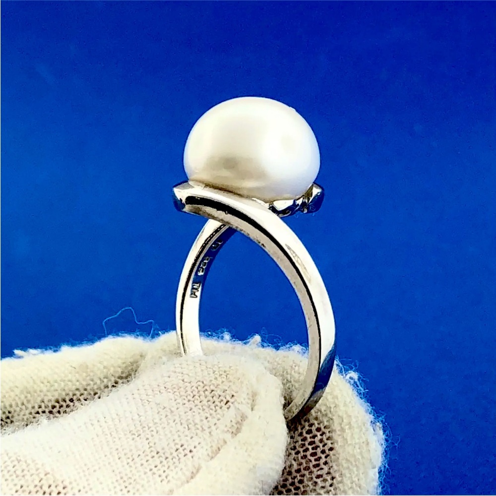 Sterling Silver White Mabe Pearl Solitaire Modernist Bypass Ring